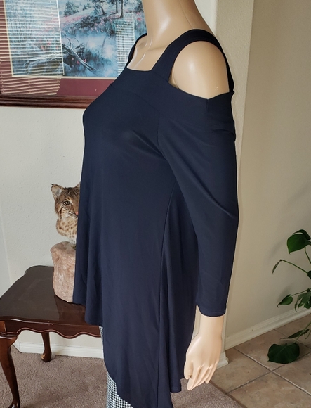 Karen J Design s sleek flowy swing top cold shoulder - Picture 3 of 6